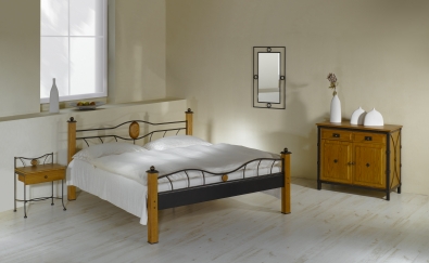 Bedroom Stromboli wrought iron and solid wood